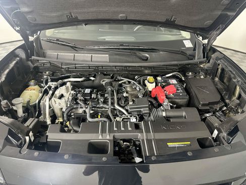 Used 2025 Nissan Kicks SV AWD/4WD image 30