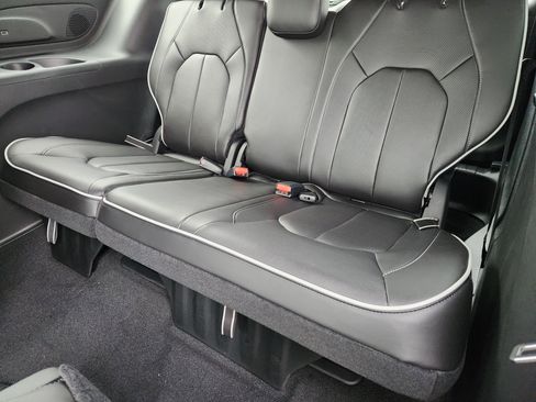 New 2026 Chrysler Pacifica Limited image 22