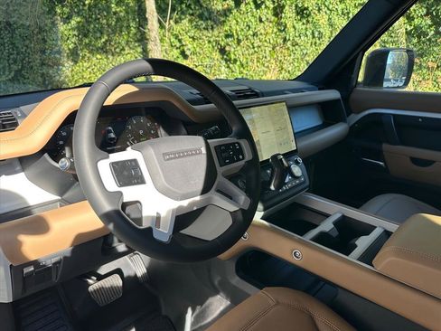 New 2026 Land Rover Defender 110 X-Dynamic SE image 9