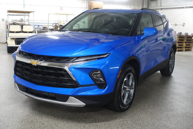 Used 2024 Chevrolet Blazer LT w/ Convenience Package FWD image 3