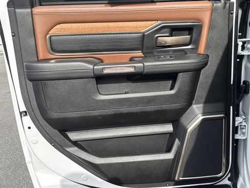 Used 2023 RAM 2500 Limited image 27