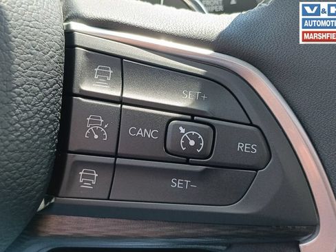 Used 2024 Jeep Grand Cherokee Altitude AWD/4WD image 5