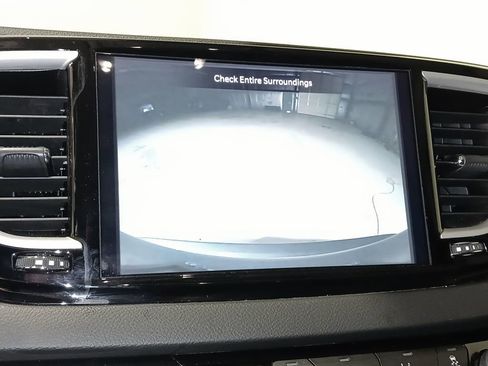 Used 2024 Chrysler Pacifica Touring-L FWD image 28