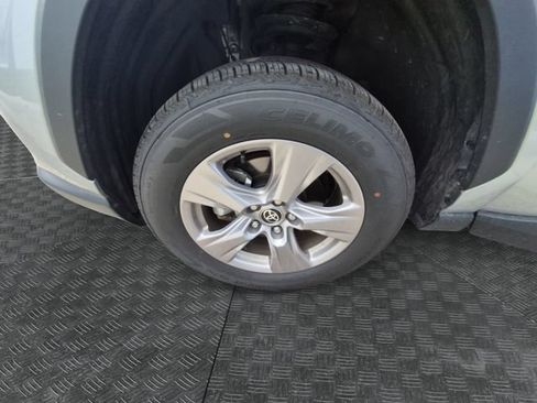 Used 2025 Toyota RAV4 XLE AWD/4WD image 13
