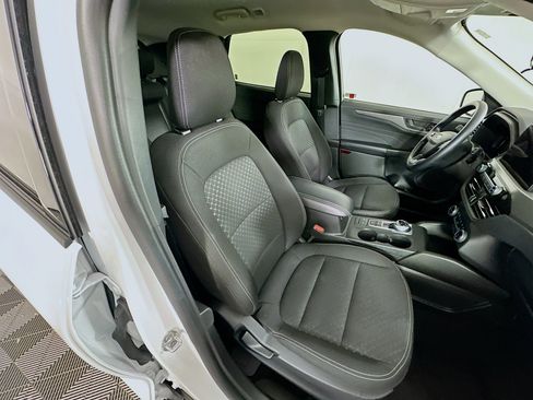 Used 2025 Ford Escape Active AWD/4WD image 30