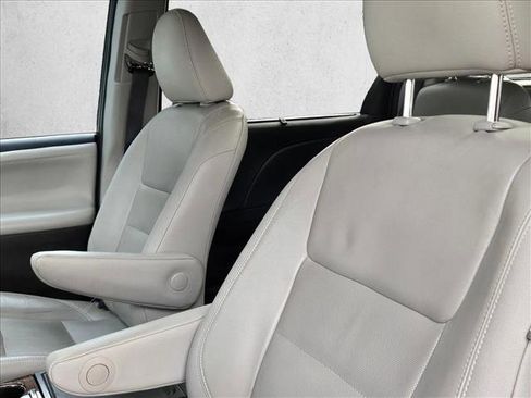 Used 2015 Toyota Sienna Limited image 17