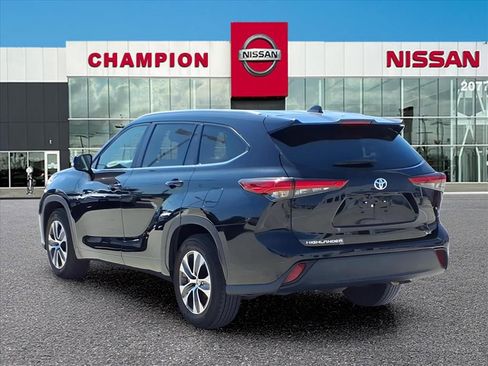 Used 2023 Toyota Highlander XLE image 5