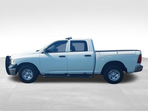 Used 2022 RAM 1500 4x4 Crew Cab Classic w/ Chrome Appearance Group image 2