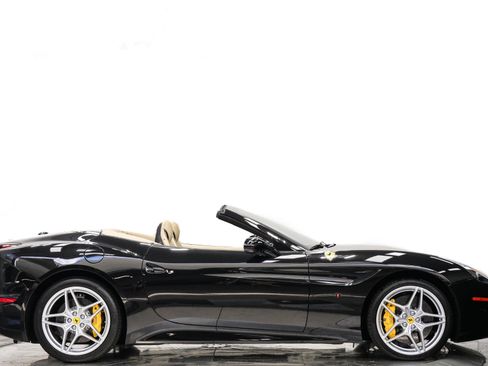 Used 2015 Ferrari California T RWD image 2
