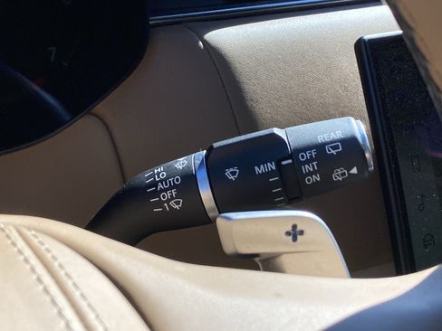 Used 2023 Land Rover Range Rover Long Wheelbase SE image 30