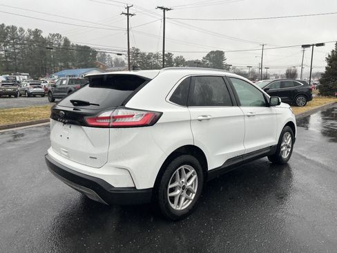 Used 2024 Ford Edge SEL w/ Convenience Package image 3