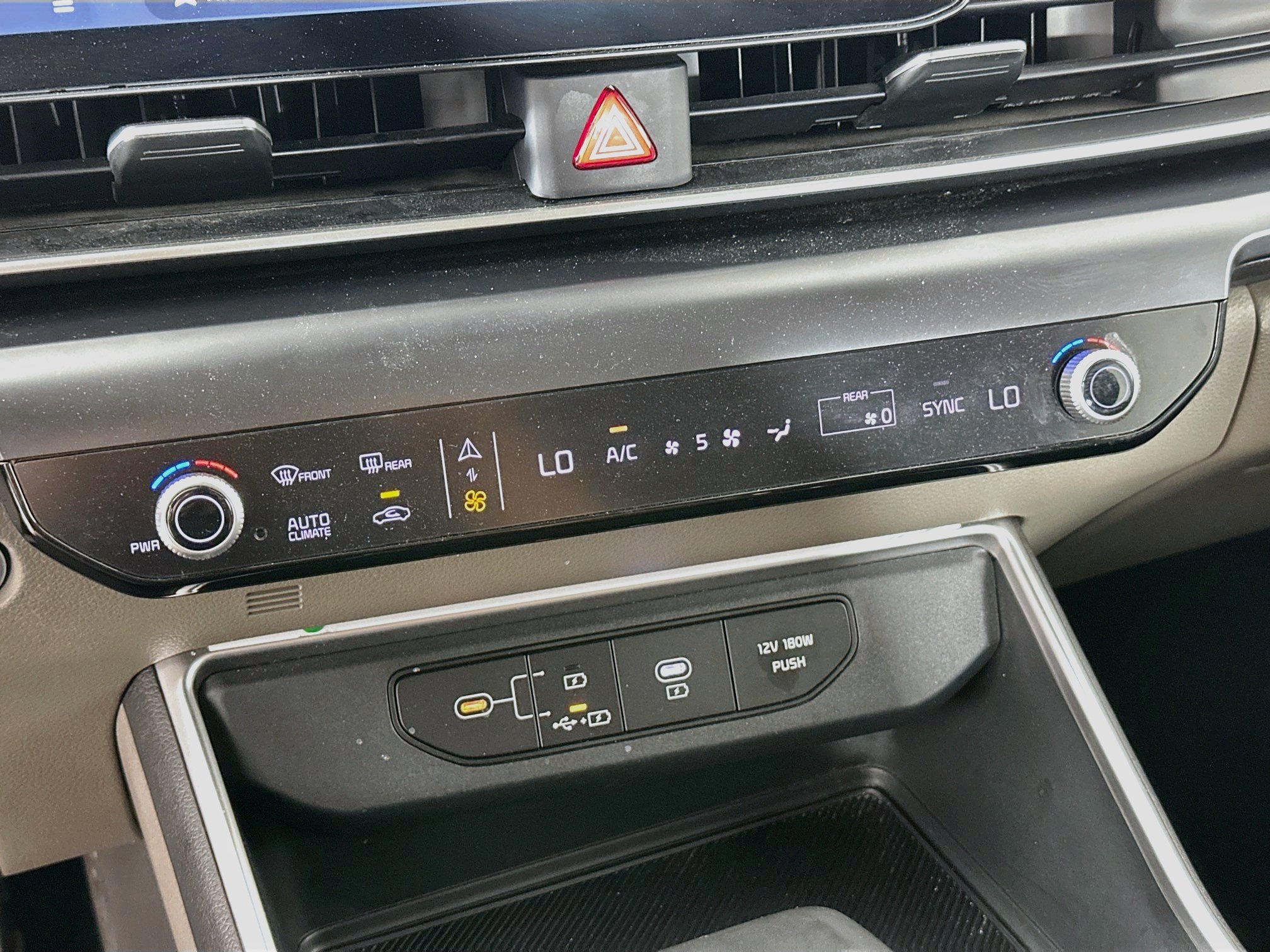 Used 2025 Kia Carnival FWD image 24