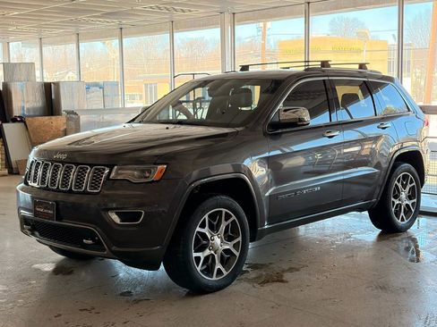 Used 2019 Jeep Grand Cherokee Overland AWD/4WD image 44