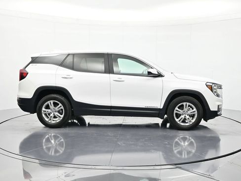 Used 2024 GMC Terrain SLE FWD image 4