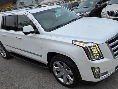 Used 2016 Cadillac Escalade ESV Premium image 17