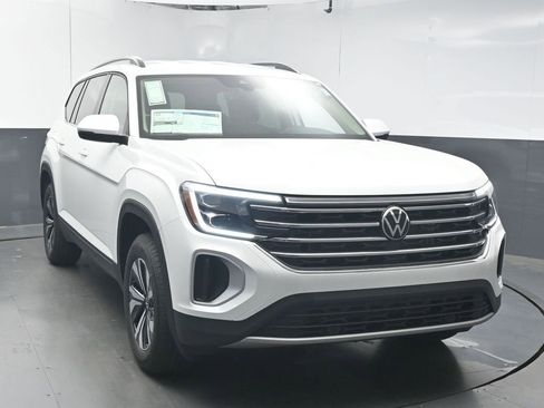 New 2026 Volkswagen Atlas SE FWD image 2