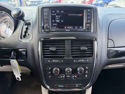 Used 2020 Dodge Grand Caravan SXT FWD image 28