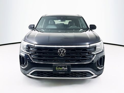 Used 2025 Volkswagen Atlas Cross Sport SE image 2