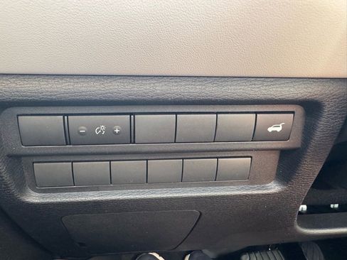 New 2025 Mitsubishi Outlander SE image 24