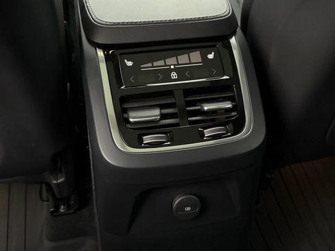 Used 2025 Volvo XC90 T8 Plus w/ Protection Package Premier image 26