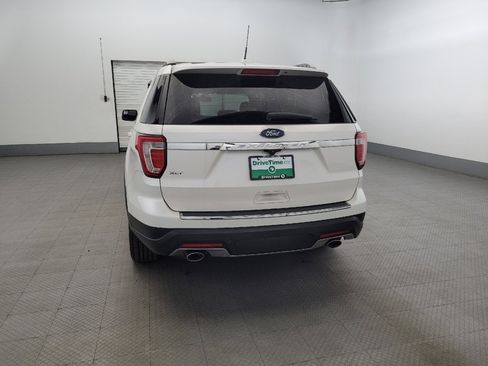 Used 2018 Ford Explorer XLT w/ Equipment Group 202A image 6