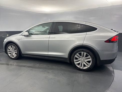 Used 2016 Tesla Model X 90D image 4