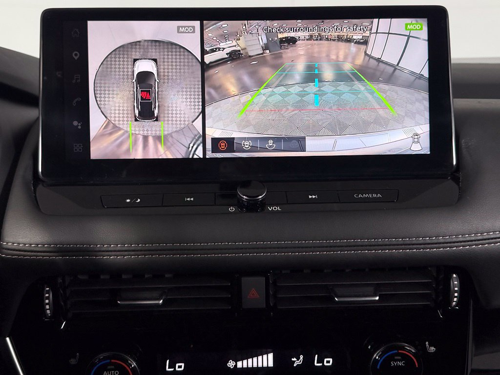 Used 2025 Nissan Rogue SL AWD/4WD image 17