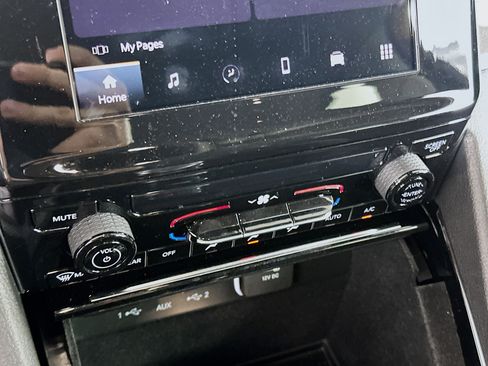 Used 2023 Jeep Grand Cherokee L Laredo image 23