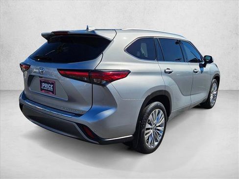 Used 2023 Toyota Highlander Platinum AWD/4WD image 5