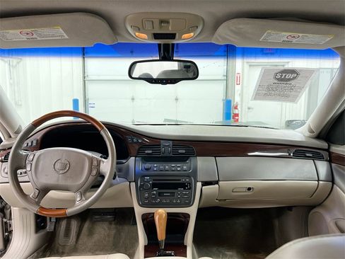 Used 2002 Cadillac De Ville DTS w/ Premium Equipment Pkg image 10