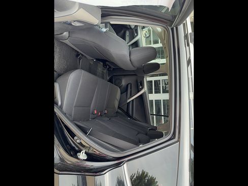 Used 2018 Toyota RAV4 XLE AWD/4WD image 5