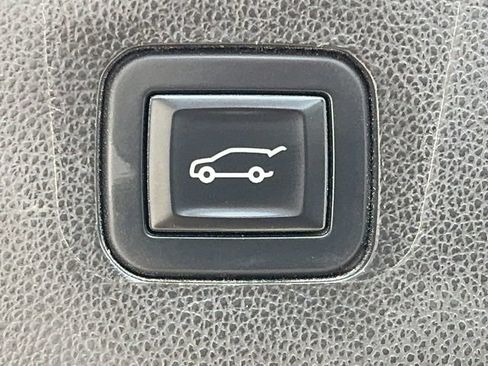 Used 2019 Chevrolet Traverse High Country FWD image 23