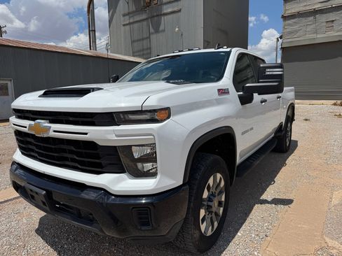 Used 2024 Chevrolet Silverado 2500 Custom w/ Custom Value Package AWD/4WD image 2