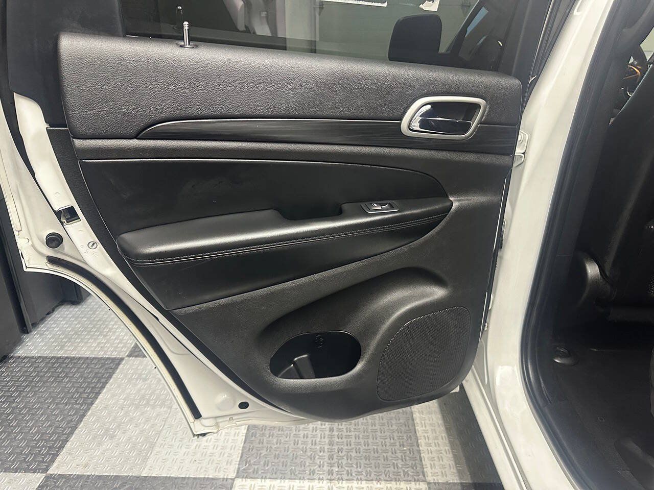 Used 2019 Jeep Grand Cherokee Altitude AWD/4WD image 20