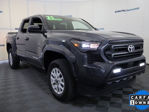 Used 2025 Toyota Tacoma SR5 image 3