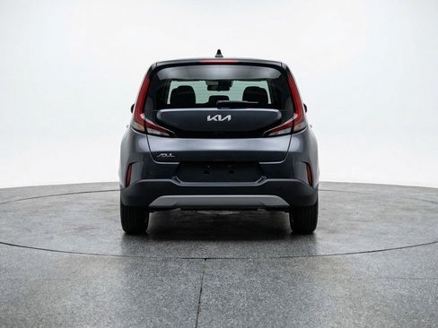 Used 2025 Kia Soul LX w/ LX Technology Package FWD image 7