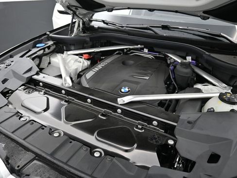 New 2025 BMW X5 xDrive40i w/ Parking Assistance Package image 25