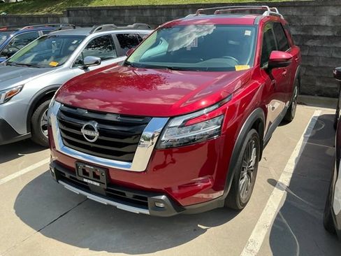 Used 2022 Nissan Pathfinder SL w/ SL Premium Package AWD/4WD image 2