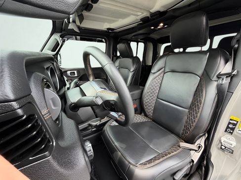 Used 2023 Jeep Gladiator Overland AWD/4WD image 9