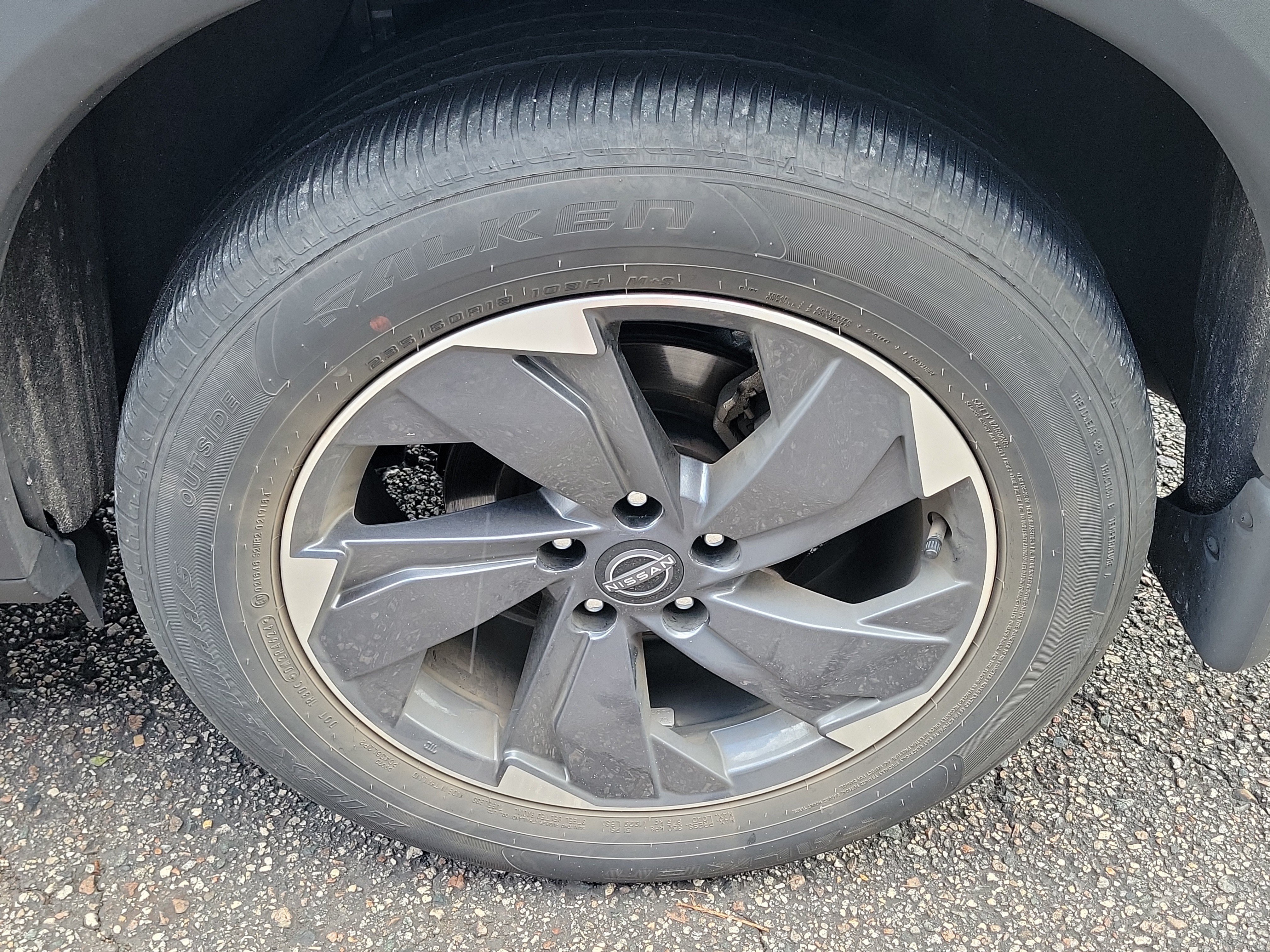 Certified 2025 Nissan Rogue SV w/ SV Premium Package FWD image 9