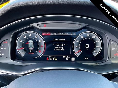 Used 2025 Audi Q8 Premium image 13