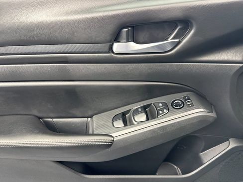 Used 2024 Nissan Altima 2.5 SV image 10