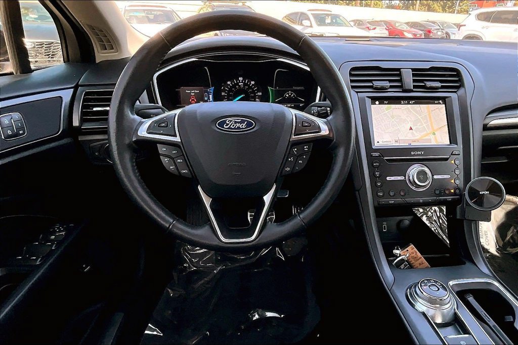 Used 2018 Ford Fusion Energi Titanium FWD image 7