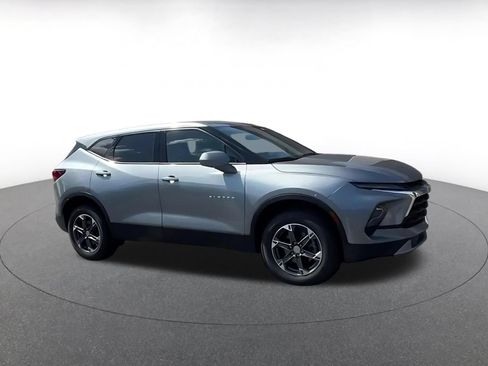 Used 2025 Chevrolet Blazer LT FWD image 2