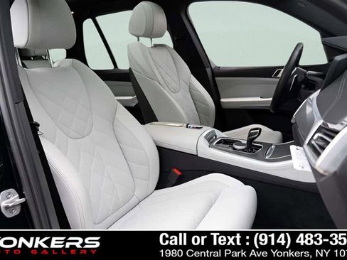 Used 2023 BMW X5 xDrive40i w/ M Sport Package image 32