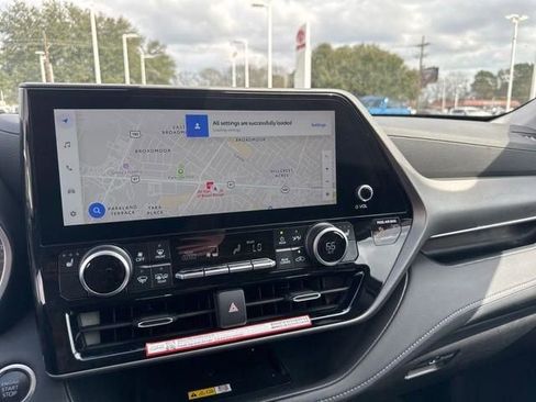 Used 2025 Toyota Highlander XLE image 36