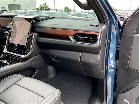 Used 2025 GMC Yukon Denali w/ Denali Reserve Package AWD/4WD image 19