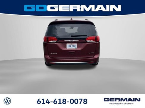 Used 2018 Chrysler Pacifica Limited w/ Tire & Wheel Group FWD image 7