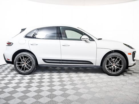 Certified 2024 Porsche Macan image 9