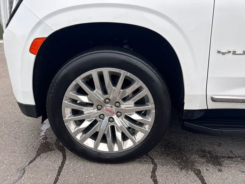 Used 2023 GMC Yukon SLT AWD/4WD image 18